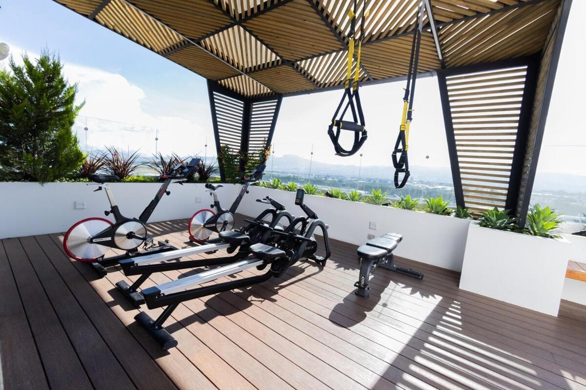 Appartement Amazing Aircrafts Views In Front Of Airport *