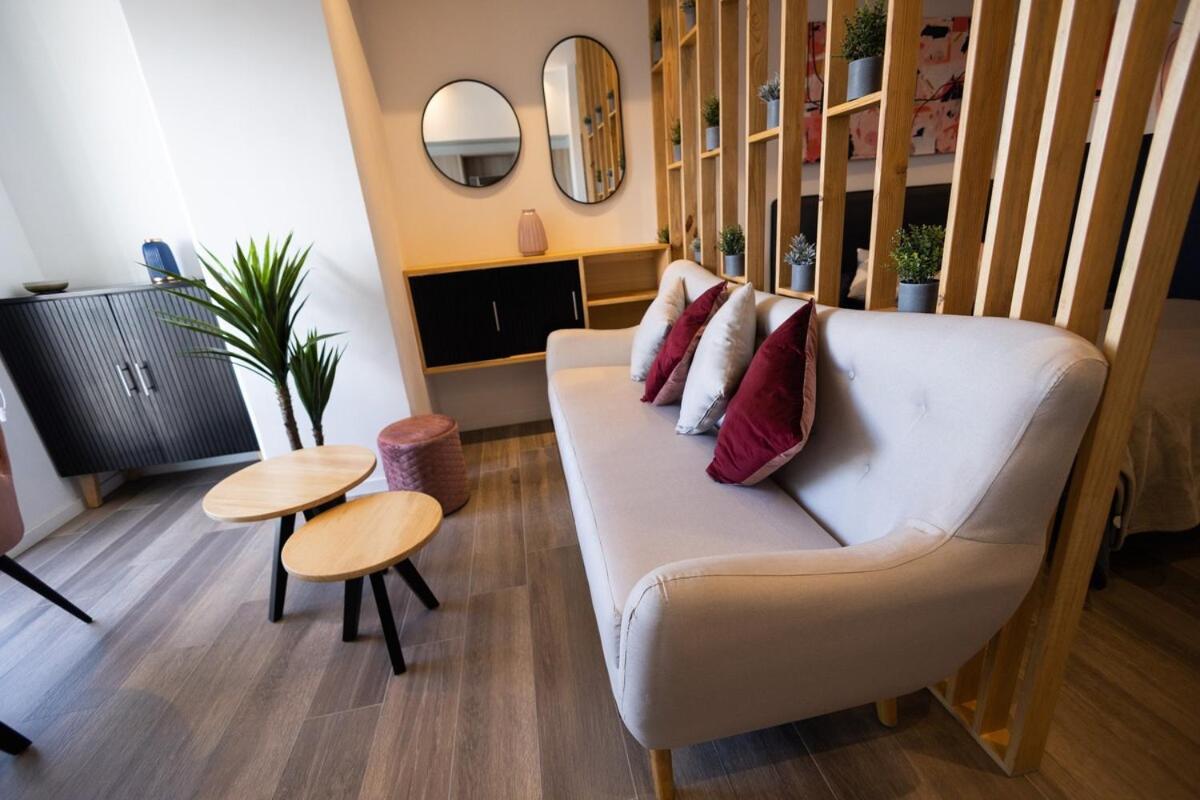 Appartement Amazing Aircrafts Views In Front Of Airport *